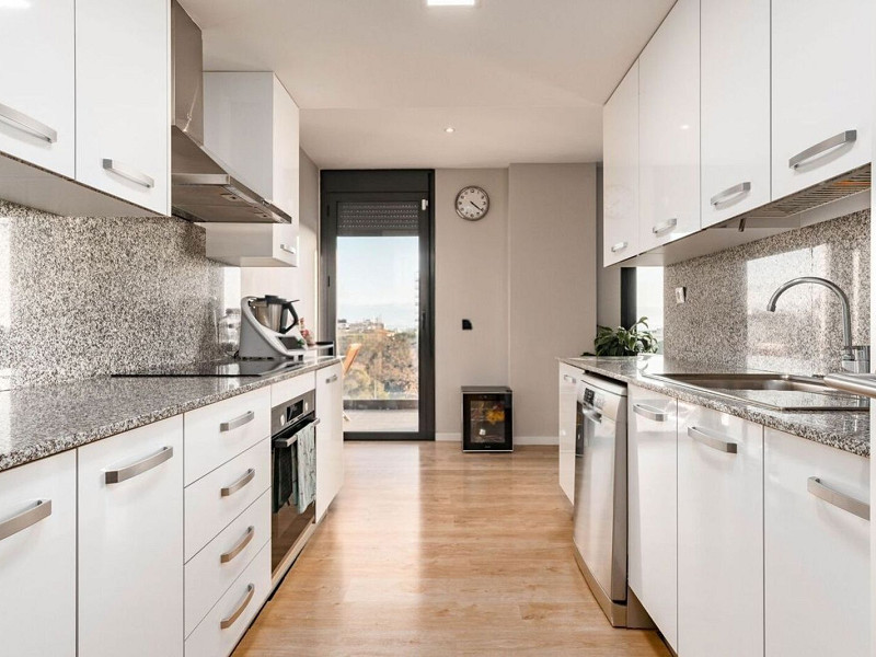 Двухуровневый пентхаус с видом на море в Ситжесе, Барселона. Фото:  18