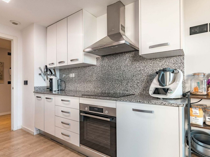 Двухуровневый пентхаус с видом на море в Ситжесе, Барселона. Фото:  19