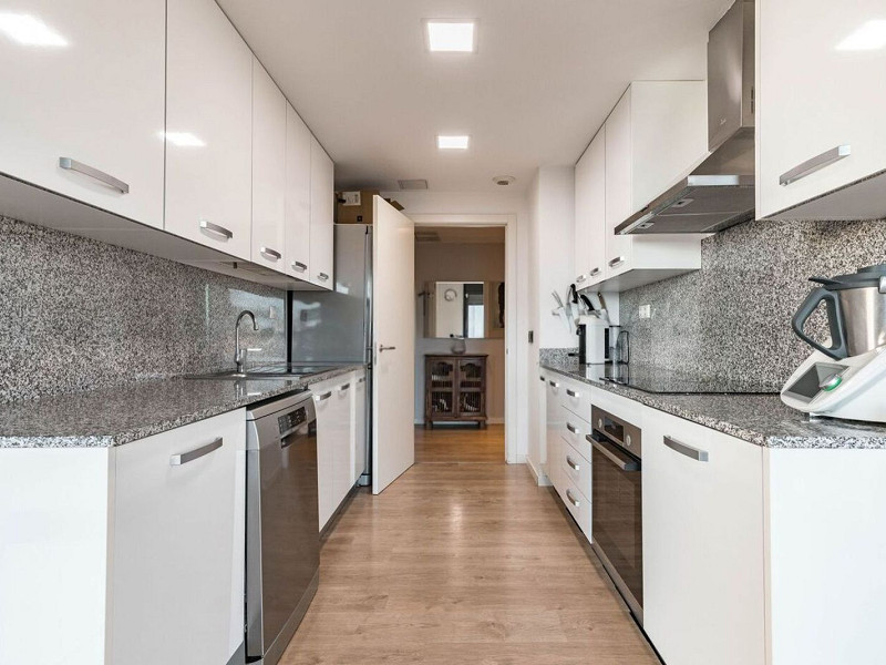 Двухуровневый пентхаус с видом на море в Ситжесе, Барселона. Фото:  20