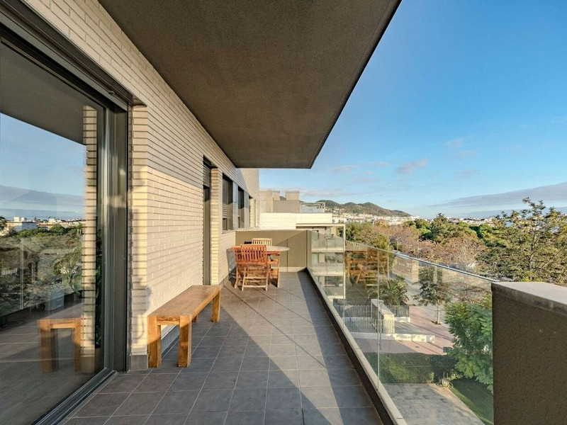 Двухуровневый пентхаус с видом на море в Ситжесе, Барселона. Фото:  23