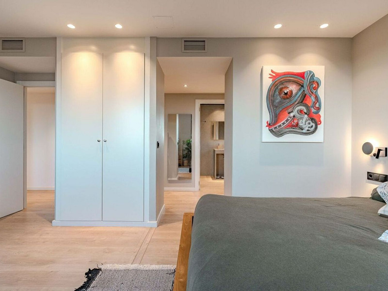 Двухуровневый пентхаус с видом на море в Ситжесе, Барселона. Фото:  31