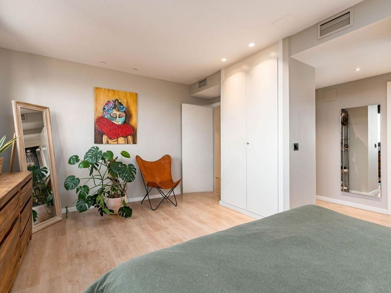 Двухуровневый пентхаус с видом на море в Ситжесе, Барселона. Фото:  32