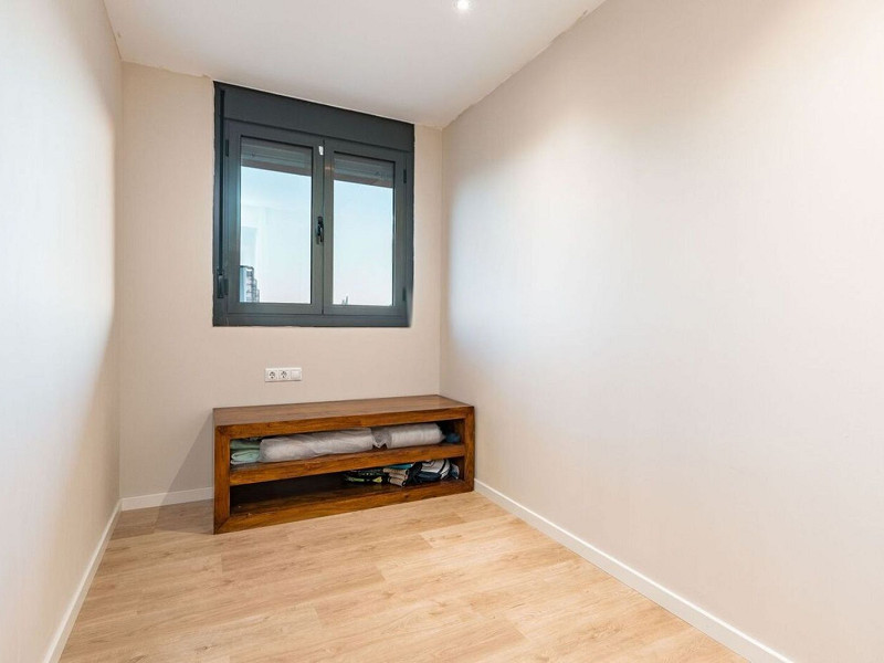 Двухуровневый пентхаус с видом на море в Ситжесе, Барселона. Фото:  37