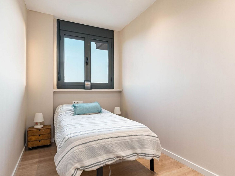 Двухуровневый пентхаус с видом на море в Ситжесе, Барселона. Фото:  39