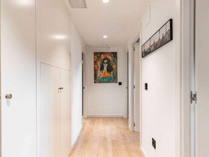 Двухуровневый пентхаус с видом на море в Ситжесе, Барселона. Фото:  41