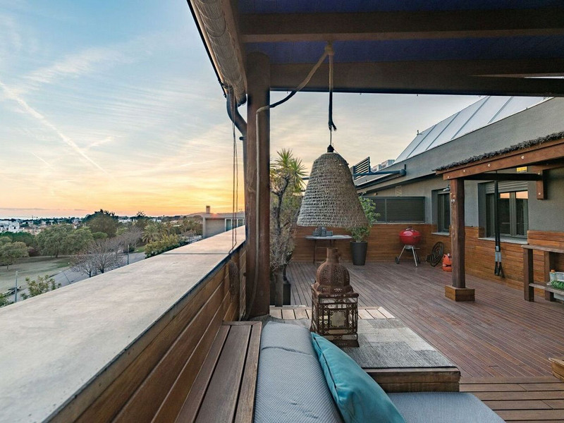 Двухуровневый пентхаус с видом на море в Ситжесе, Барселона. Фото:  47