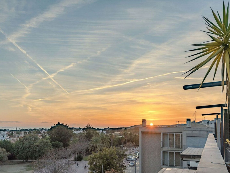 Двухуровневый пентхаус с видом на море в Ситжесе, Барселона. Фото:  48