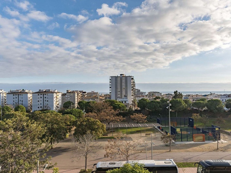 Двухуровневый пентхаус с видом на море в Ситжесе, Барселона. Фото:  50