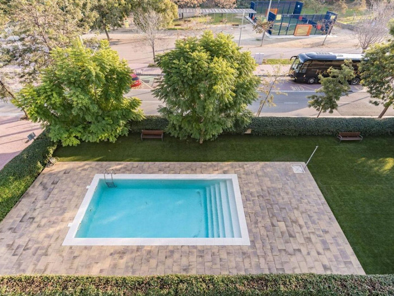 Двухуровневый пентхаус с видом на море в Ситжесе, Барселона. Фото:  51