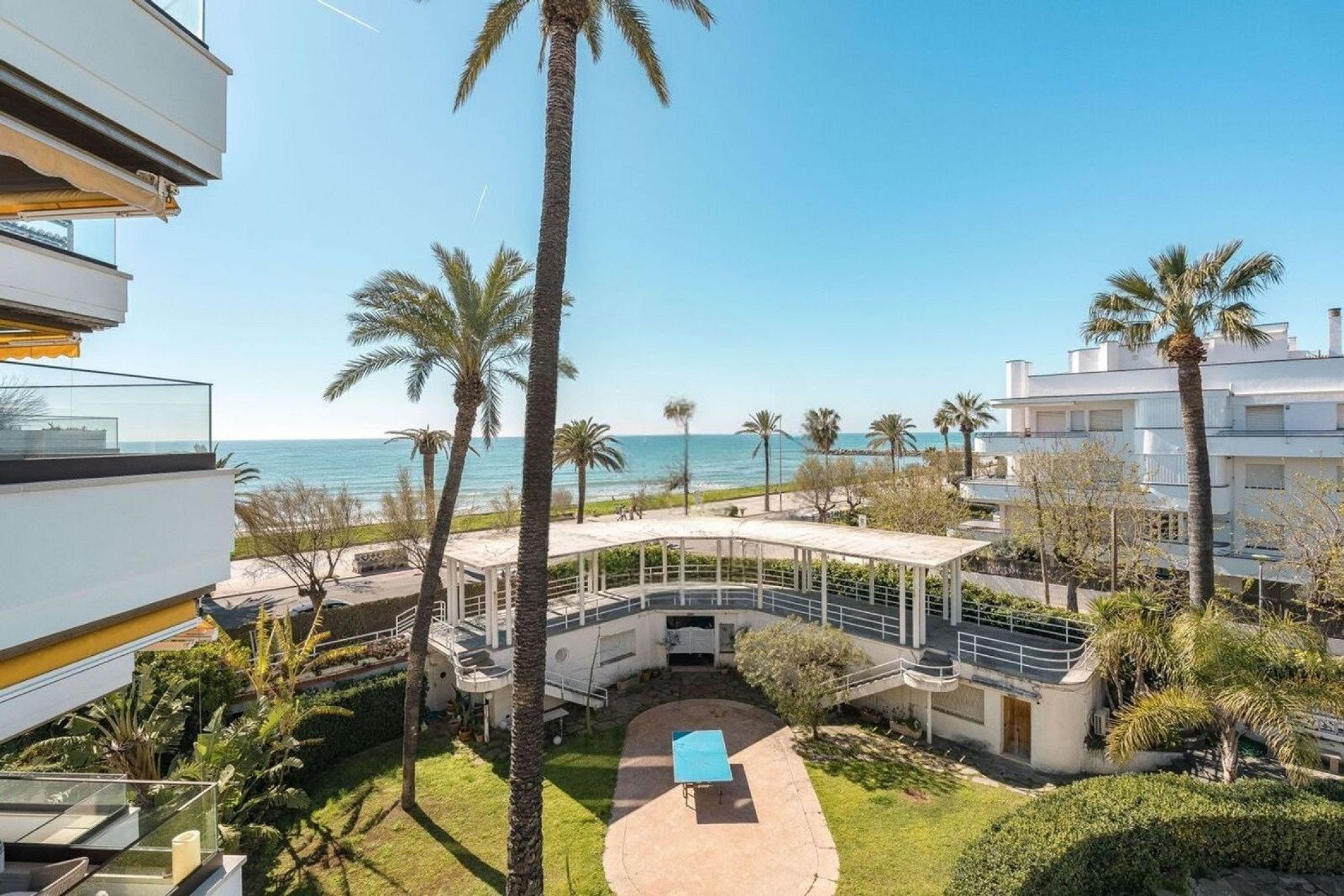 Квартира на первой линии моря в Ситжесе