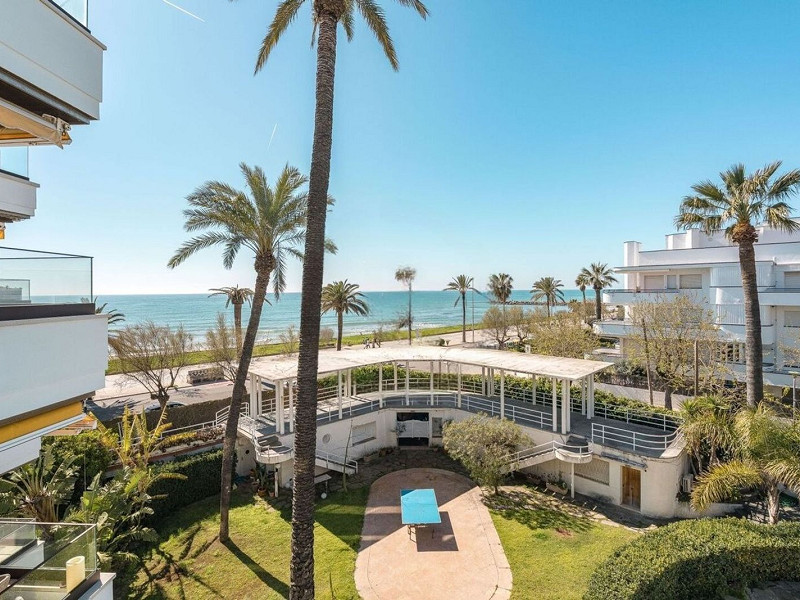 Квартира на первой линии моря в Ситжесе. Фото:  1