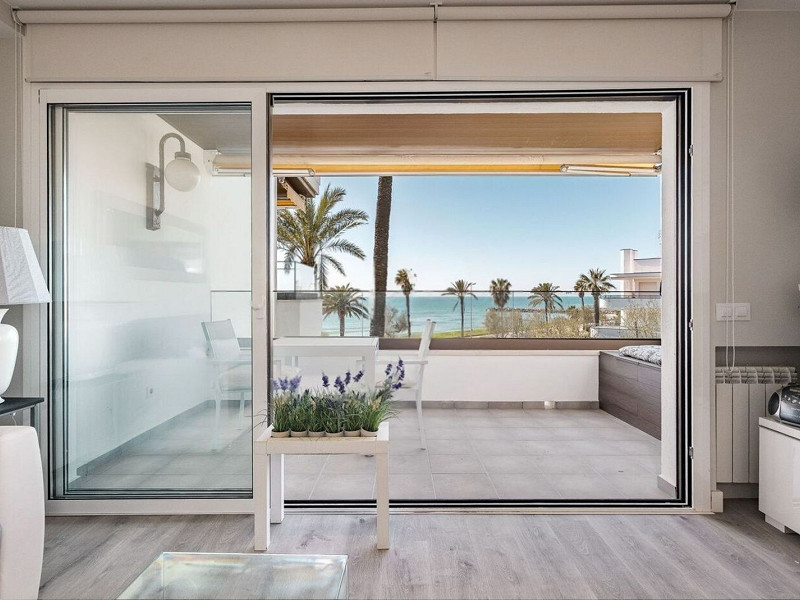 Квартира на первой линии моря в Ситжесе. Фото:  5