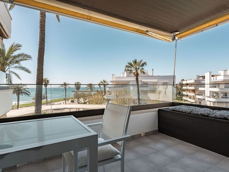 Квартира на первой линии моря в Ситжесе. Фото:  8