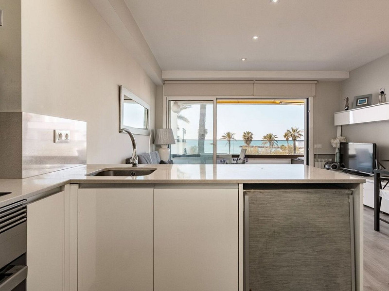 Квартира на первой линии моря в Ситжесе. Фото:  15