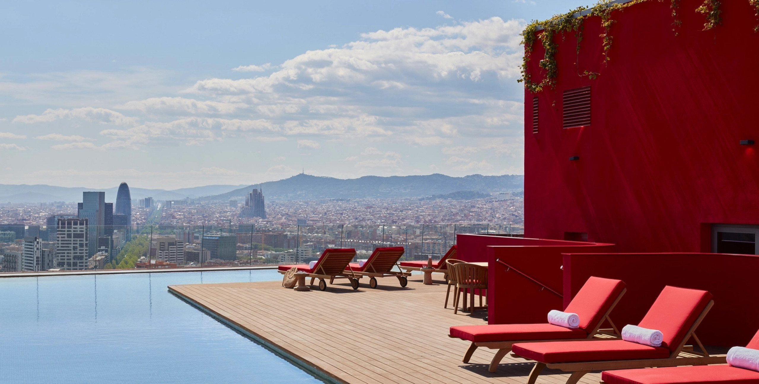 Элитная новостройка на первой линии моря в Диагональ Мар, Барселона