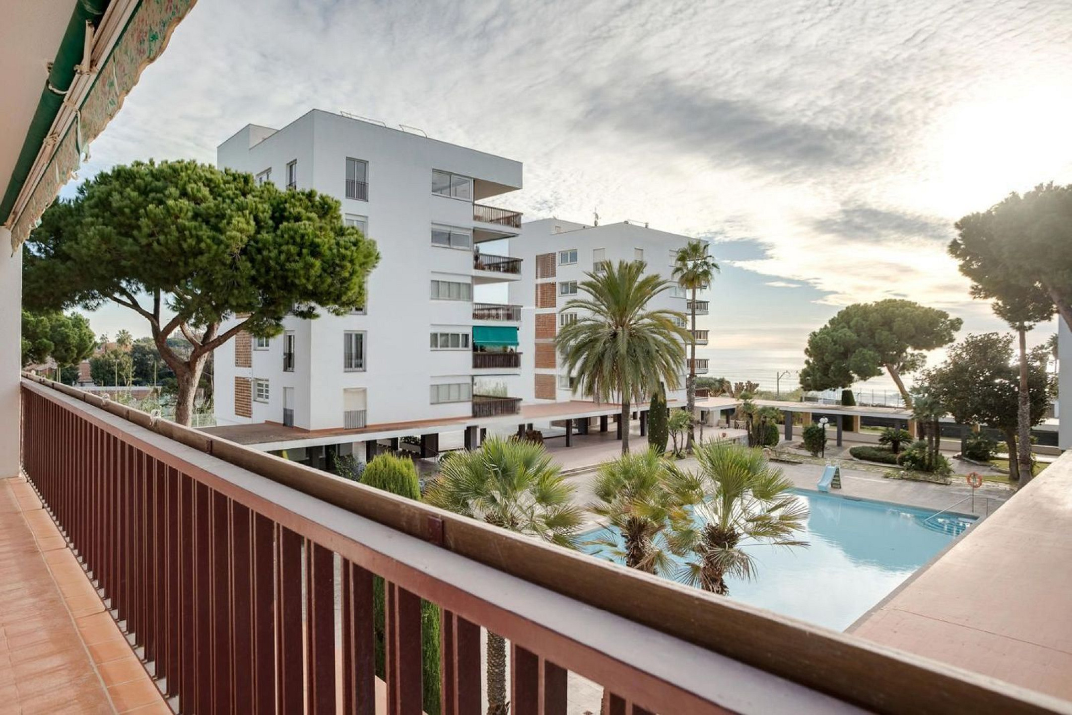 Bright Apartment with Terrace and Pool in the Beach Area of Sant Andreu de Llavaneres, Next to Port Balís