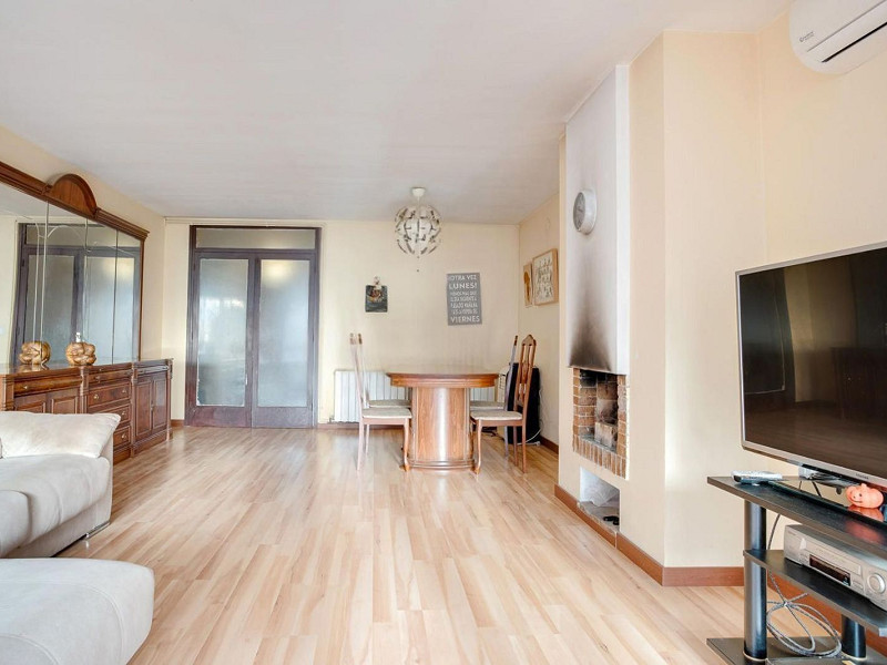 Bright Apartment with Terrace and Pool in the Beach Area of Sant Andreu de Llavaneres, Next to Port Balís. Photo:  6