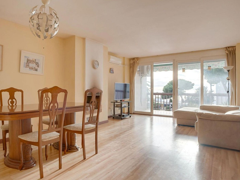 Bright Apartment with Terrace and Pool in the Beach Area of Sant Andreu de Llavaneres, Next to Port Balís. Photo:  8