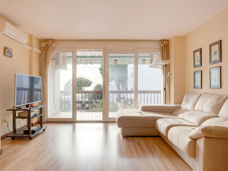 Bright Apartment with Terrace and Pool in the Beach Area of Sant Andreu de Llavaneres, Next to Port Balís. Photo:  9