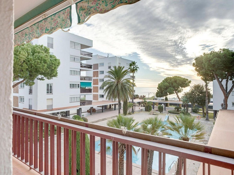 Bright Apartment with Terrace and Pool in the Beach Area of Sant Andreu de Llavaneres, Next to Port Balís. Photo:  17