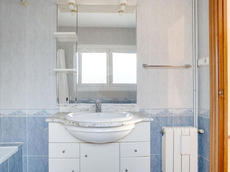 Bright Apartment with Terrace and Pool in the Beach Area of Sant Andreu de Llavaneres, Next to Port Balís. Photo:  32