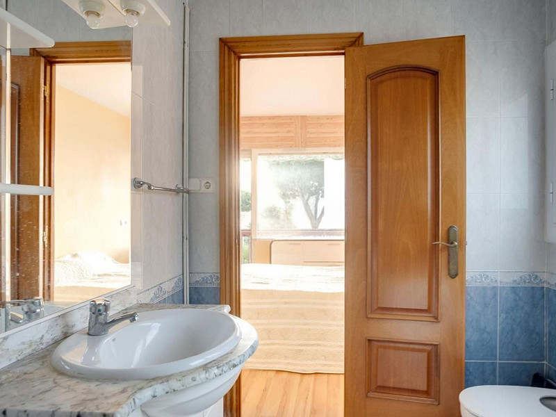 Bright Apartment with Terrace and Pool in the Beach Area of Sant Andreu de Llavaneres, Next to Port Balís. Photo:  33