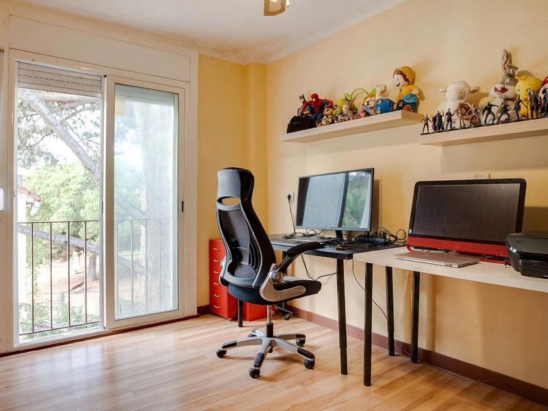 Bright Apartment with Terrace and Pool in the Beach Area of Sant Andreu de Llavaneres, Next to Port Balís. Photo:  34