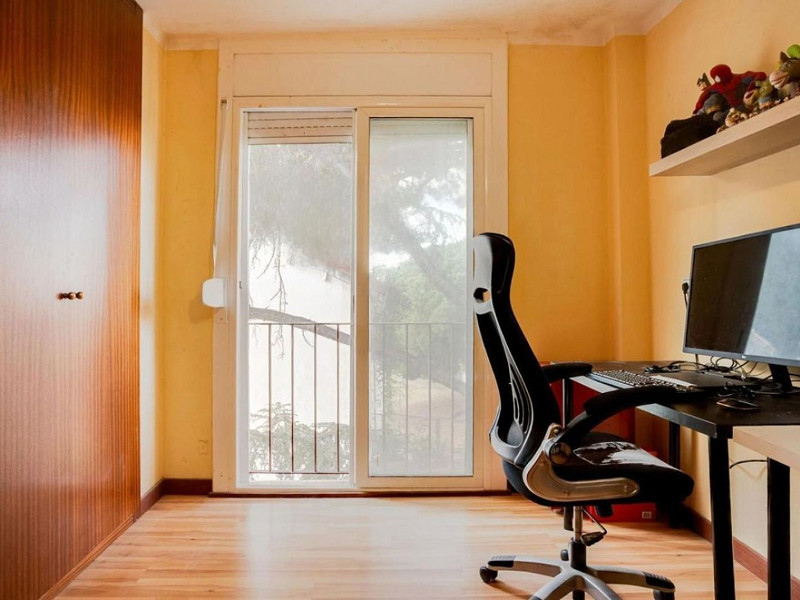 Bright Apartment with Terrace and Pool in the Beach Area of Sant Andreu de Llavaneres, Next to Port Balís. Photo:  35