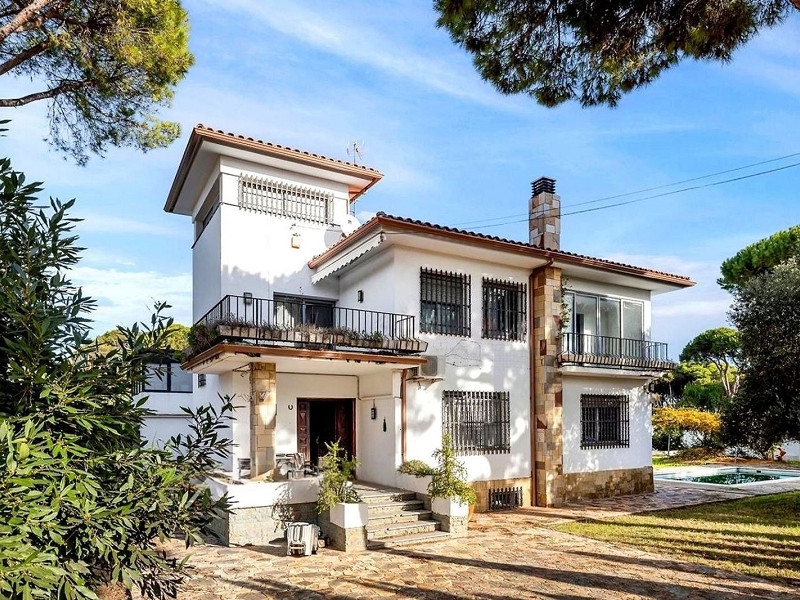 Detached House with Pool and Garden in Gava Mar, Barcelona. Photo:  8