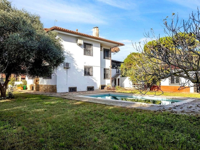 Detached House with Pool and Garden in Gava Mar, Barcelona. Photo:  9