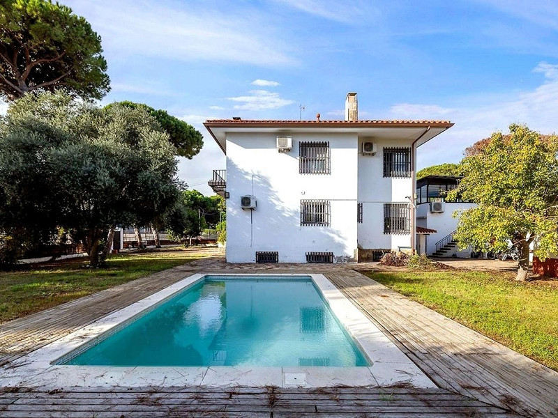 Detached House with Pool and Garden in Gava Mar, Barcelona. Photo:  10