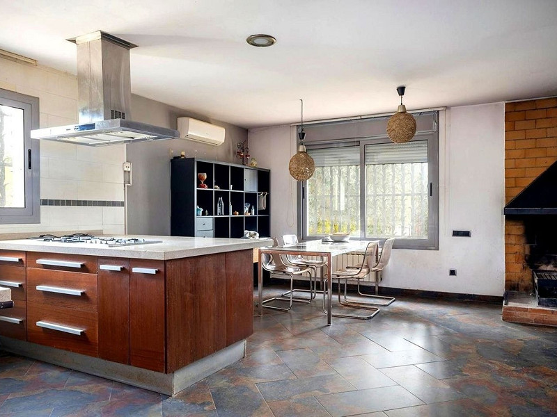 Detached House with Pool and Garden in Gava Mar, Barcelona. Photo:  17