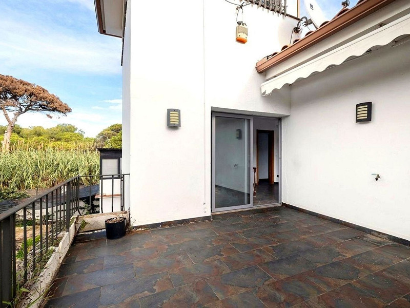 Detached House with Pool and Garden in Gava Mar, Barcelona. Photo:  18