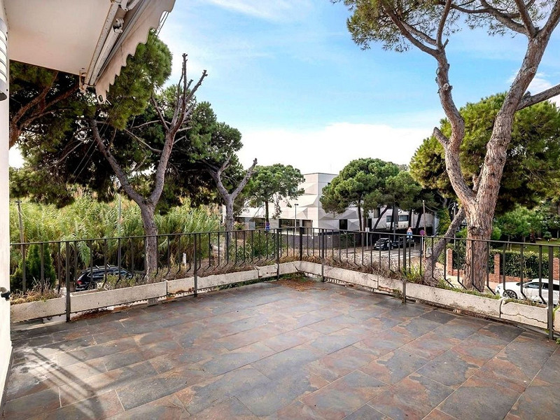 Detached House with Pool and Garden in Gava Mar, Barcelona. Photo:  19