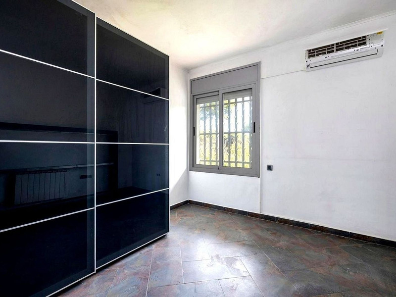 Detached House with Pool and Garden in Gava Mar, Barcelona. Photo:  25