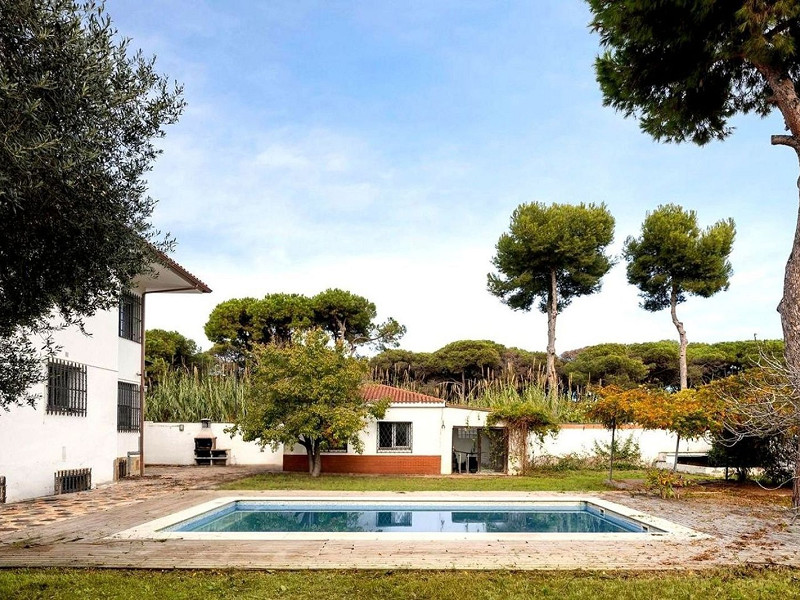 Detached House with Pool and Garden in Gava Mar, Barcelona. Photo:  29