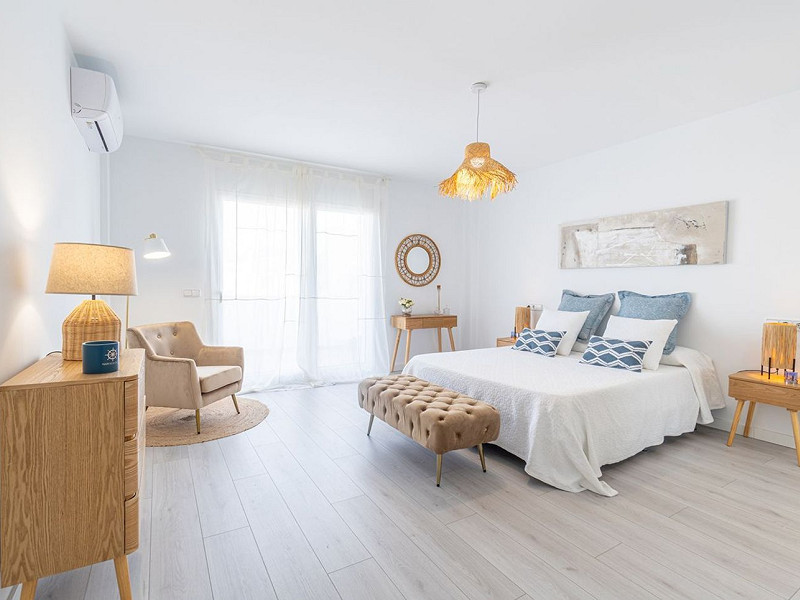 Очаровательный дом с причалом и видом на канал в Эмпуриабрава. Фото:  3