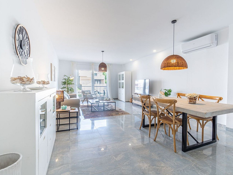 Очаровательный дом с причалом и видом на канал в Эмпуриабрава. Фото:  5