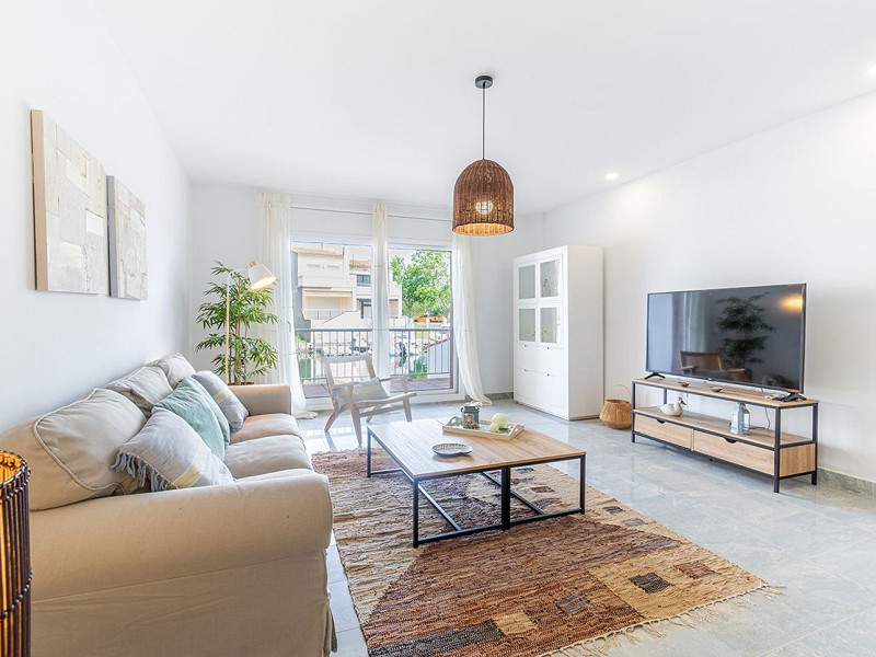 Очаровательный дом с причалом и видом на канал в Эмпуриабрава. Фото:  6