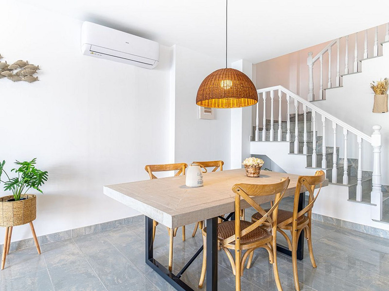 Очаровательный дом с причалом и видом на канал в Эмпуриабрава. Фото:  8