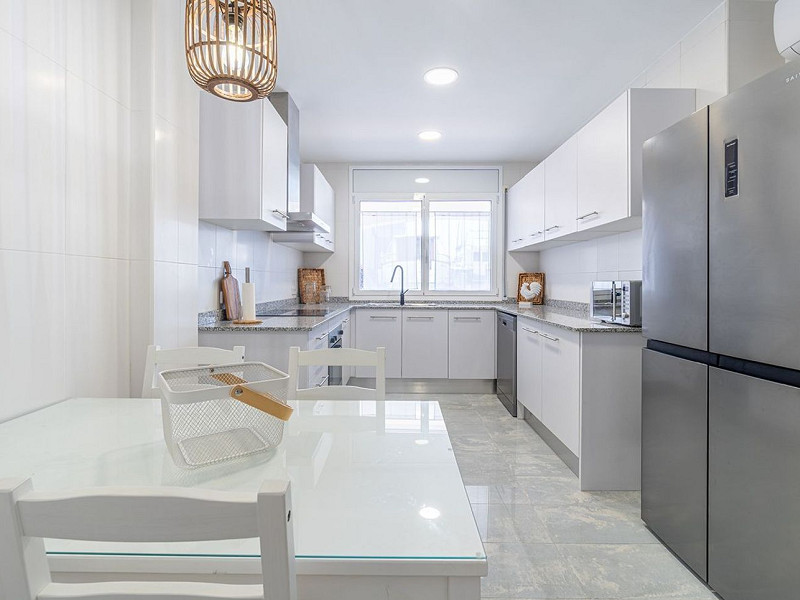 Очаровательный дом с причалом и видом на канал в Эмпуриабрава. Фото:  9