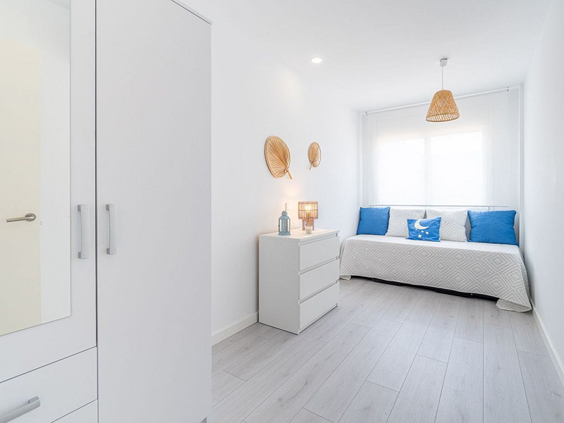 Очаровательный дом с причалом и видом на канал в Эмпуриабрава. Фото:  18