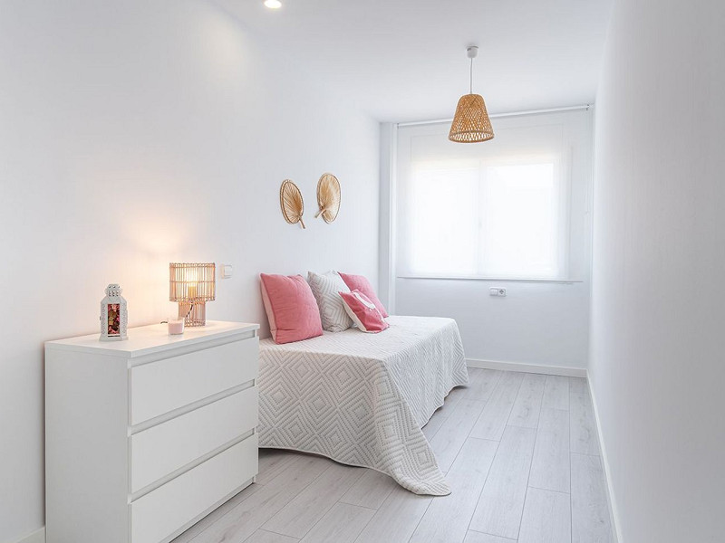 Очаровательный дом с причалом и видом на канал в Эмпуриабрава. Фото:  19