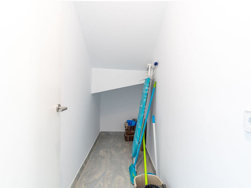 Очаровательный дом с причалом и видом на канал в Эмпуриабрава. Фото:  23