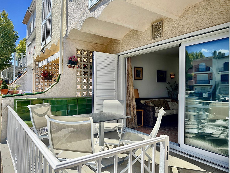 Дом у канала с причалом в Порт-Эмпуриабрава. Фото:  4