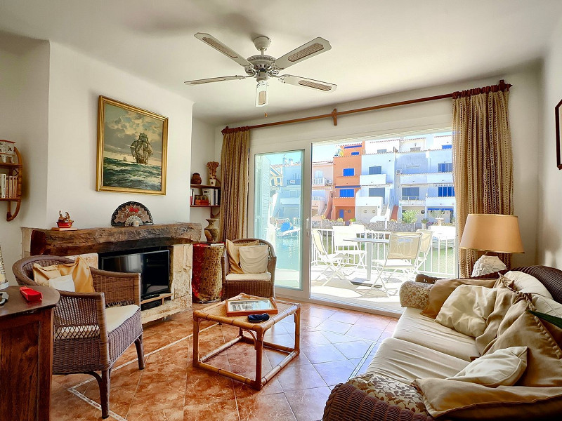 Дом у канала с причалом в Порт-Эмпуриабрава. Фото:  8