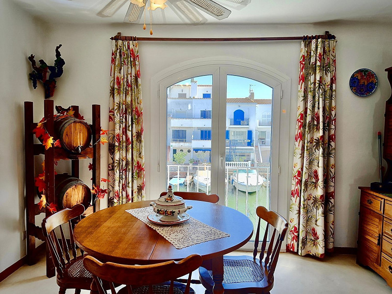 Дом у канала с причалом в Порт-Эмпуриабрава. Фото:  16