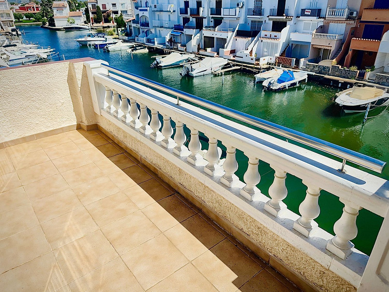 Дом у канала с причалом в Порт-Эмпуриабрава. Фото:  27