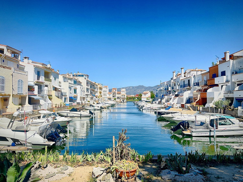 Дом у канала с причалом в Порт-Эмпуриабрава. Фото:  34