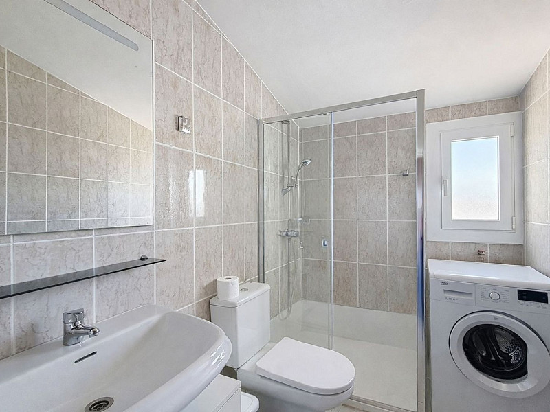 Canal Front Home with Tourist License and Mooring in Empuriabrava. Photo:  7